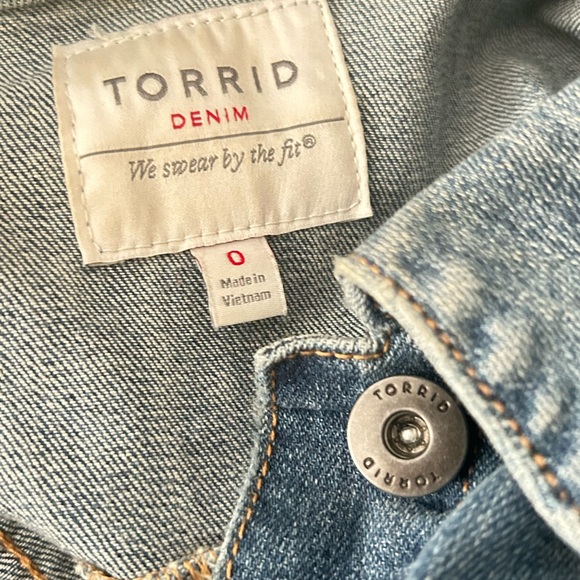 Torrid Light Blue Distressed Denim Jacket - Picture 4 of 4